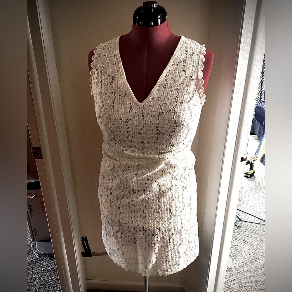 Max Studio White Lace Sleeveless Dress in M